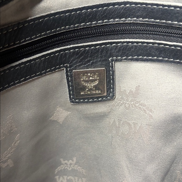 MCM- AUTHENTIC PEBBLED LEATHER EXTRA LARGE HANDBAG - Picture 11 of 15